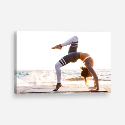 Tablou canvas yoga pe malul marii — miniatura 1