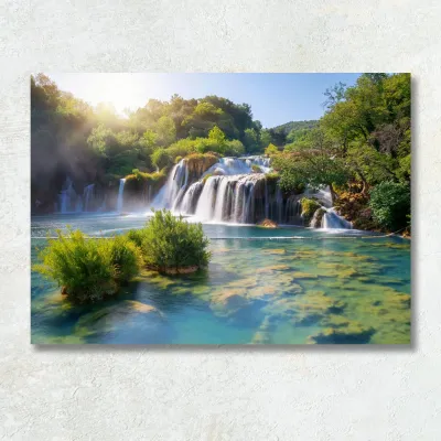 Tablou peisaj cascada curgatoare in miscare