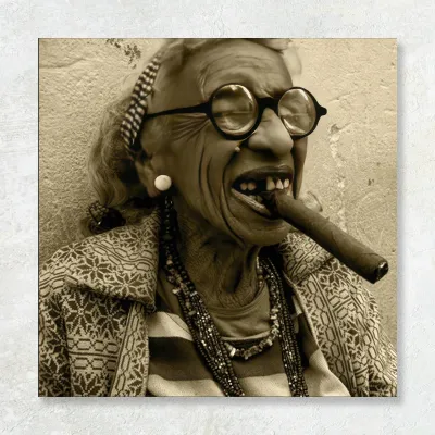 Tablou canvas Femeie cubaneza cu trabuc I