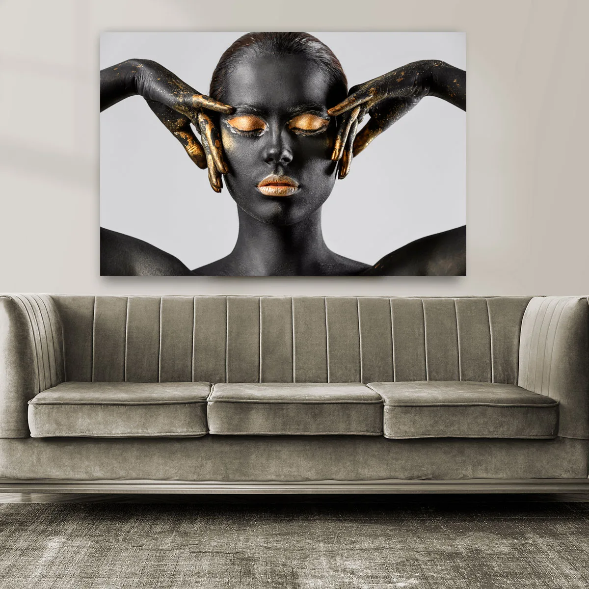 Tablou pe panza femeie africana Golden Posture — imaginea 2